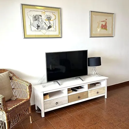 Radazul Apartment By The Water Apartman